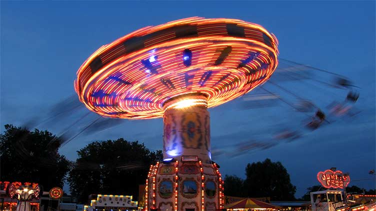 Video shows amusement park attraction, not UFO flying over Chile
