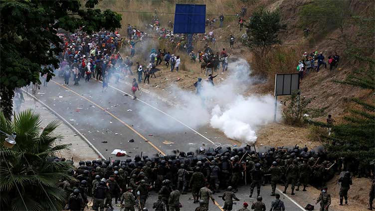Video shows migrants clashing with Guatemalan police, not protests against Imran Khan's arrest
