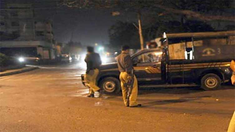 Two policemen killed, one injured in Karachi 