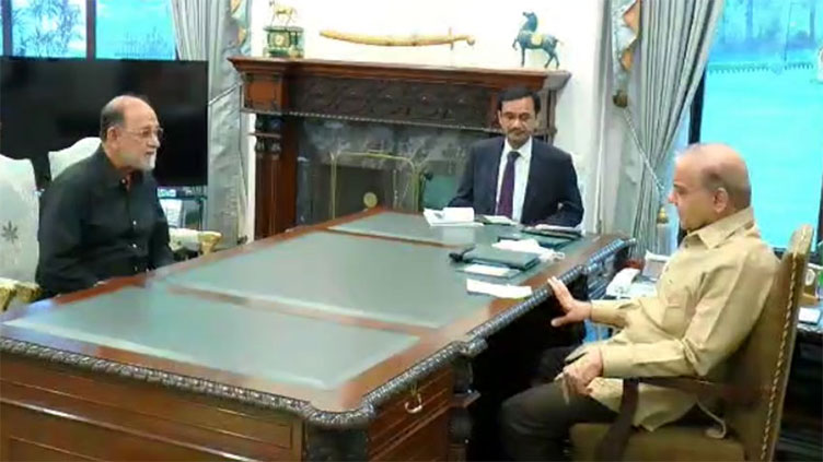 PM, Rohail Asghar discuss political situation