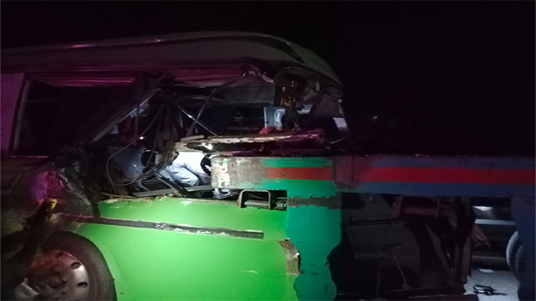 Two killed as bus rams into trailer in Shorkot
